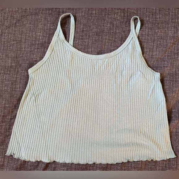 Old Navy Tops - 🍉 Old Navy crop cami ribbed light green 3X EUC lettuce hem